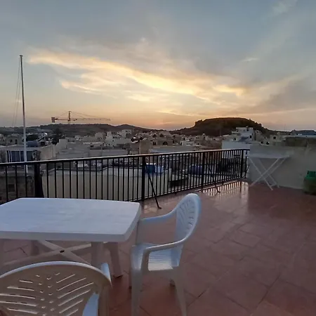 Sunset Apartment Victoria